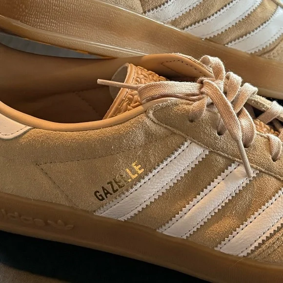 Womens Addidas Gazelle Shoe, Size 9.5 - Picture 3 of 4